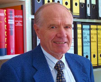 Dieses Bild zeigt Prof. Dr.-Ing. E.h. mult. Dr.-Ing. Karl Stephan